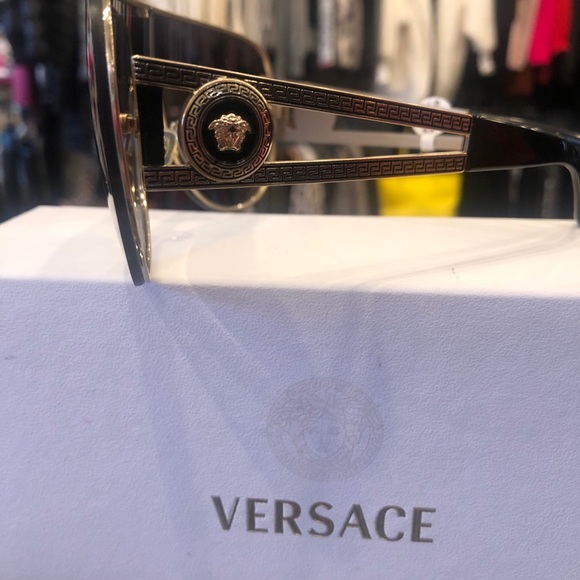 Vintage Versace sunglasses - Picture 8 of 8